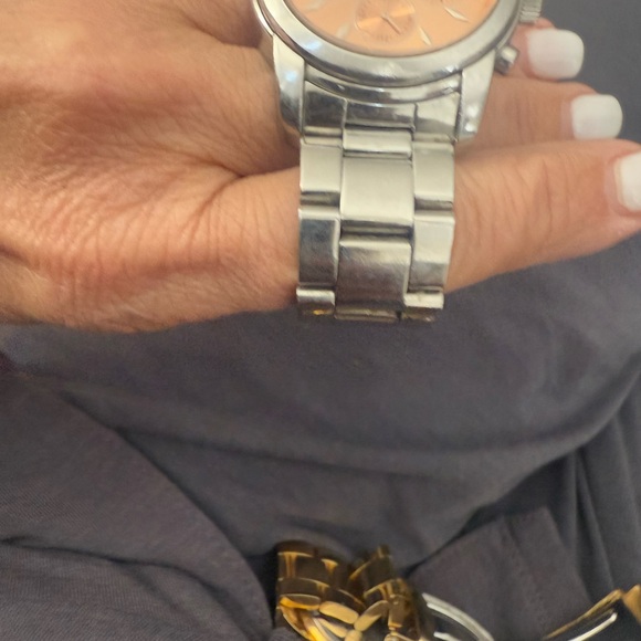 Invicta Angel Series women's watch stainless steel with rose gold face - Picture 2 of 4